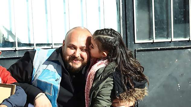 Arguvan'da İhtiyaç Sahibi Ailelere Gıda, Çocuklara Giyim Desteği