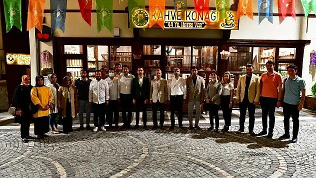 Arvas, Lezzet Caddesini Gezdi