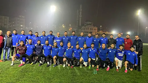 Ataköy Spor Kulüp Teknik Patronu Dönmez: 'Yeni bir takımın kurulma aşamasında yoğun çalışma sarf ettik.'