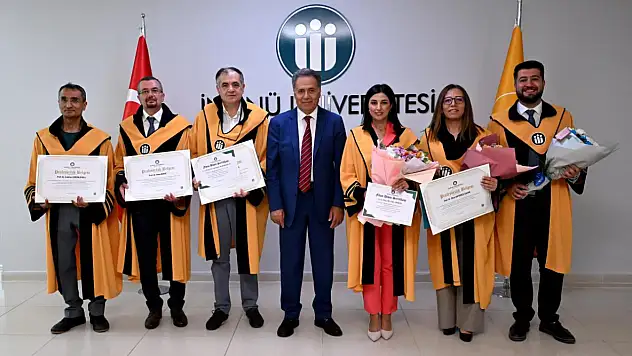 Ataması Yapılan Akademisyenler İçin Cübbe Giyme Töreni Düzenlendi