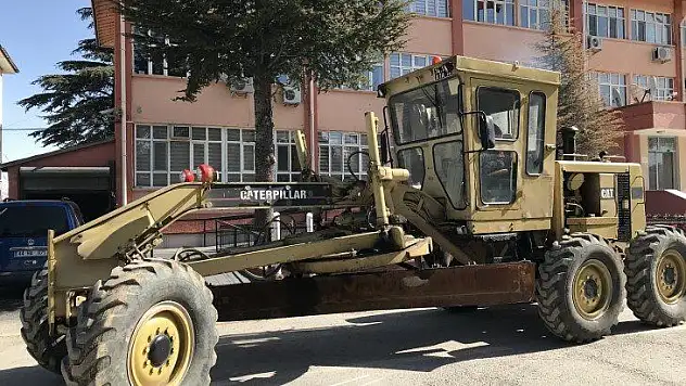 Ataşehir Belediyesinden Arapgir Belediyesine 1 adet greyder hibe edildi.