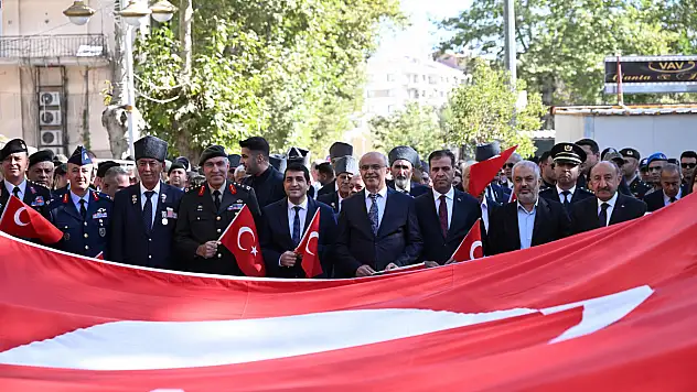 Atatürk'e Gazilik Unvanının 104. Yılı Malatya'da Törenlerle Anıldı