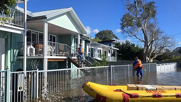 Avustralya'da sel: On binlerce kişi izole durumda