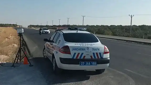 Aynı anda 4 araca radar cezası kesebilen cihaz
