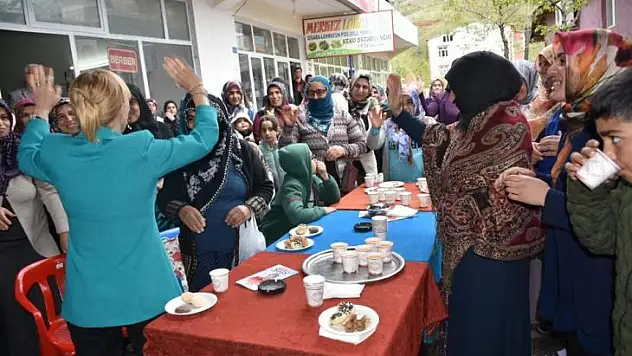 Bağımsız Aday Prof. Dr. Açık İlçe Ve Beldelerde de Coşkuyla Karşılandı