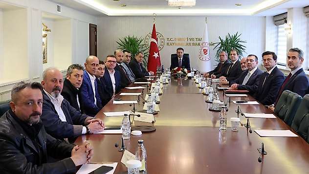 Bakan Bayraktar'dan madenciler için mesaj: İşçi haklarının korunmasının takipçisi olacağız