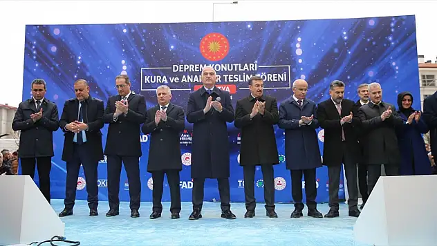 Bakan Ersoy, Malatya'da deprem konutlarının kura töreninde konuştu: