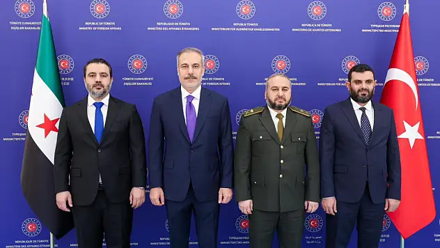 Bakan Fidan'dan YPG'ye uyarı