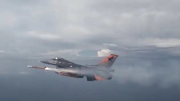 Bakan Kacır, yerli hava-hava füzelerinin test başarısını duyurdu