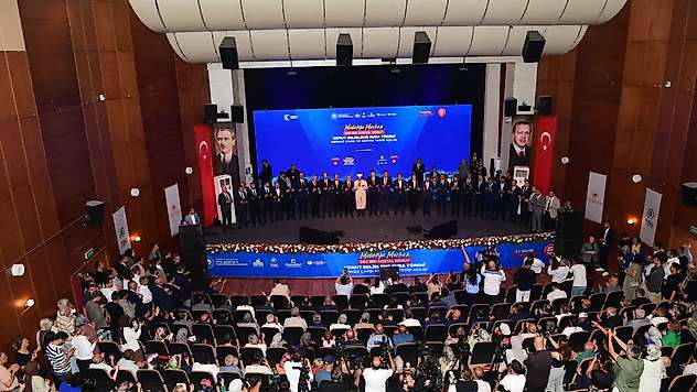 Bakan Murat Kurum'dan Başkan Er İle  Belediye Meclis Üyelerine Teşekkür