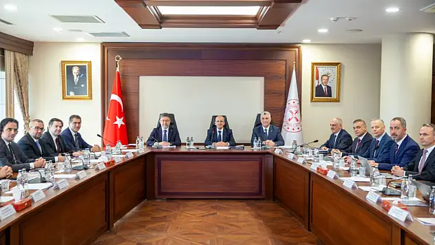 Bakan Şimşek başkanlığında Gıda ve Finansal İstikrar Komiteleri toplandı