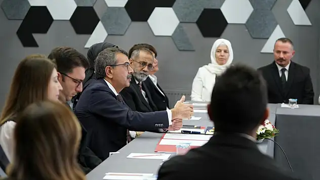 Bakan Tekin'den okul kıyafeti açıklaması: Çocuklarımıza ve velilerimize ilave külfet gelmesini istemiyoruz