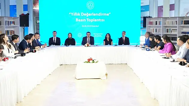 Bakan Tekin: 'Müfredat canlı ve dinamik olacak, forma uygulamasına geri dönüyoruz'