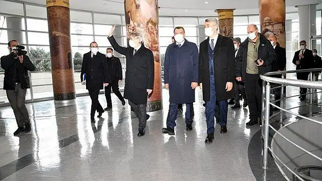 Bakan Yardımcısı Denircan Büyükşehir Belediyesini ziyaret etti