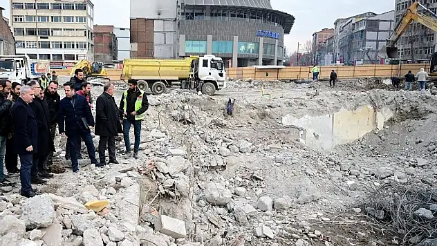 Bakan Yardımcısı Gürgen İle Başkan Çınar, Malatya'nın Yeniden İnşası İçin Başlatılan Çalışma Alanlarını İnceledi