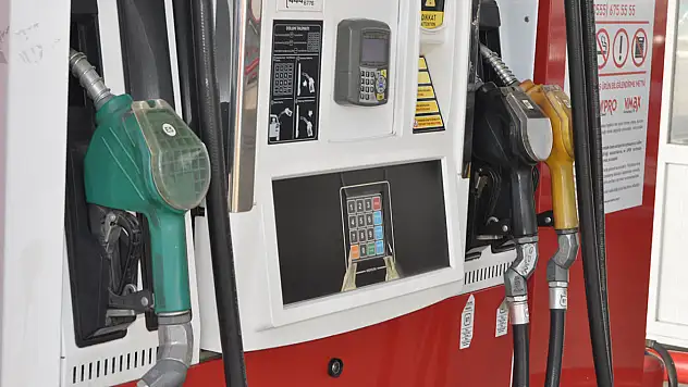 Bakanlıktan, CHP Genel Başkanı Özel'in 'akaryakıt istasyonları' hakkındaki iddialarına yanıt