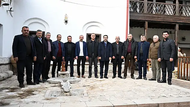 Başkan Bayram Taşkın, Eski Malatya Muhtarlarıyla Tarihi Poyraz Konağı'nda Buluştu