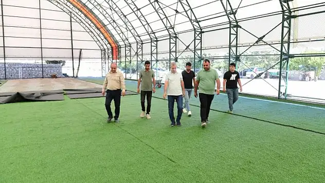 Başkan Çınar, 'Yakınca Spor Adası' Projesinde Yer Alan Kapalı Halı Sahayı İnceledi