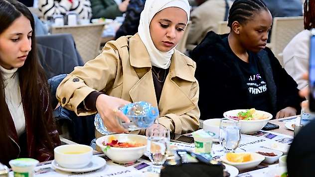 Başkan Geçit, 36 Farklı Ülkeden Gelen Uluslararası Öğrencileri İftarda Ağırladı