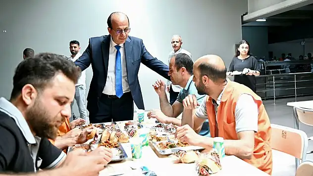 Başkan Geçit, Fabrika Gezilerinin Yanı Sıra Esnaf Ziyaretlerine de Devam Ediyor