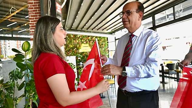 Başkan Geçit'ten 15 Temmuz'da Esnaf ve Vatandaşlara Türk Bayrağı