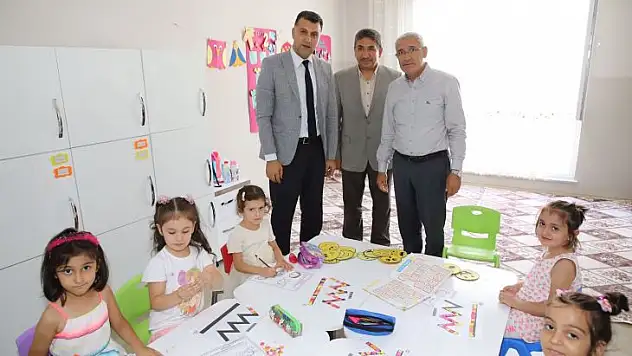 Başkan Güder Ve Kaymakam Savar, Minik Kalplerle Buluştu