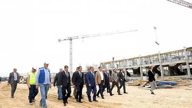 Başkan Gürkan, Dünya Kayısı Ticaret Merkezi inşaat alanında incelemelerde bulundu