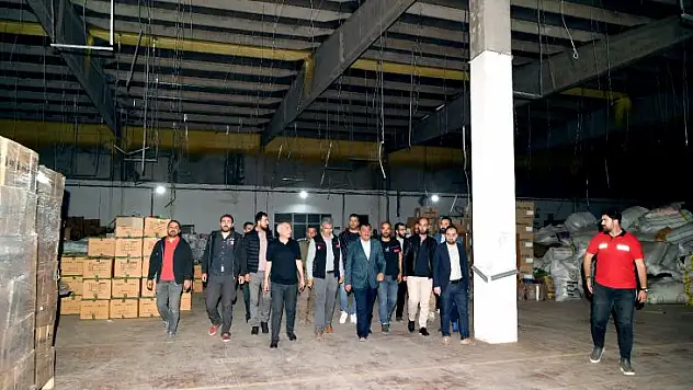 Başkan Gürkan İHH Malatya Şubesinin Lojistik Merkezini Ziyaret Etti
