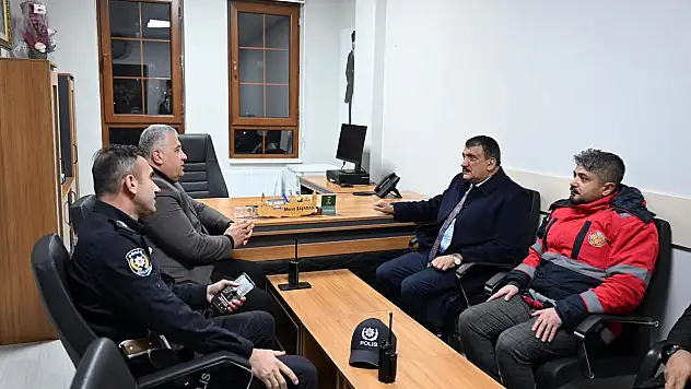 Başkan Gürkan, Yeni Yıla Görevi Başında Giren Personelleri Ziyaret Etti