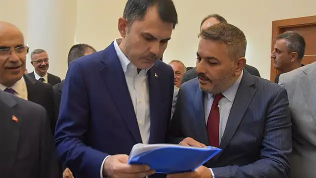 Başkan Sadıkoğlu, şehrin taleplerini Bakan Kurum'a sundu