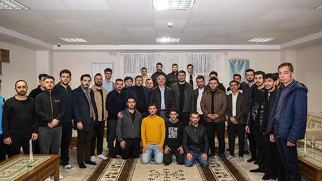 Başkan Sami Er'den gençlere sahur buluşmasında ulaşım ve eğitim müjdeleri