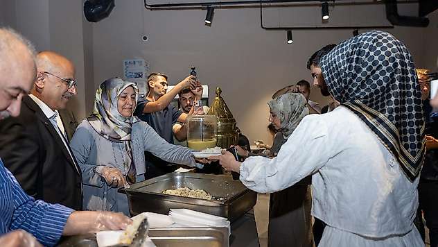 Başkan Sami Er'den Öğrencilere 'İkram Günü': Nohutlu Tavuk Pilav Servisi