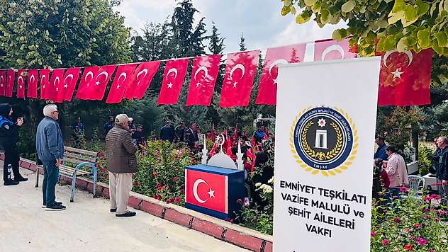 Başkan SELAĞZI Geleceğimizin Teminatı Öğrencilerimizi Şehitlikte Buluşturdu