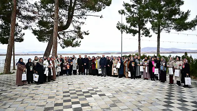 Başkan Taşkın Ak Parti Kadın Kolları Mahalle Başkanları Toplantısına Katıldı
