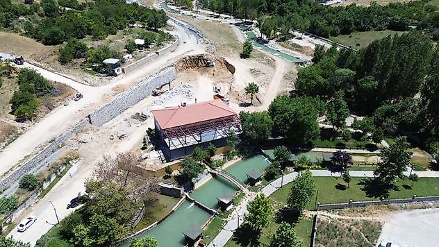 Battalgazi Belediyesi Kendi Ürettiği Bitki ve Çimlerle Yeşil Alanlarını Güzelleştiriyor