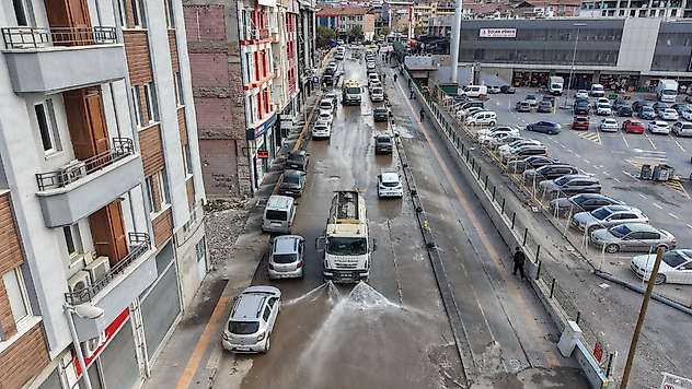 Battalgazi Belediyesi Konteynerlerin Kaldırıldığı Alanlarda Temizliği Sürdürüyor