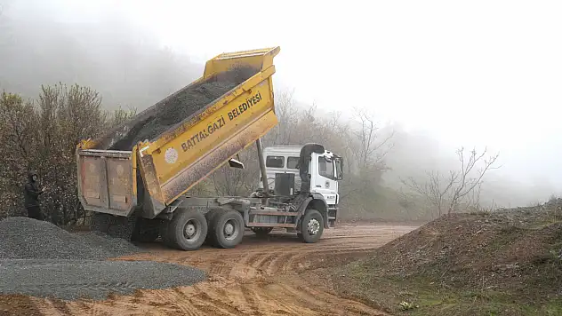 Battalgazi Belediyesi'nden 3 Kilometrelik Yol İyileştirmesi