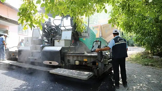 Battalgazi Belediyesi Sıcak Asfalt Çalışmalarını Aralıksız Sürdürüyor