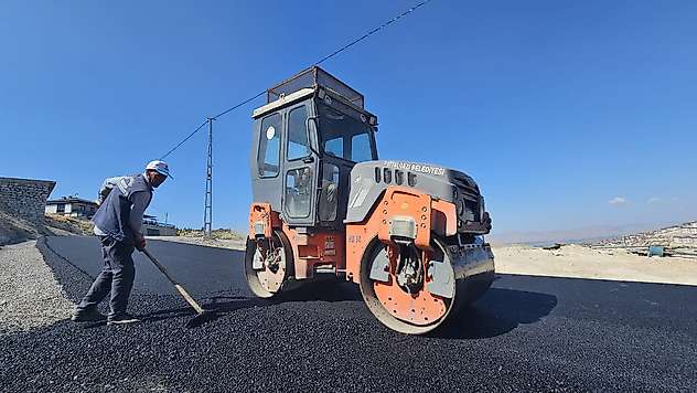 Battalgazi'de Asfalt Seferberliği: Kırsal ve Merkez Mahallelerde Yollar Yenileniyor