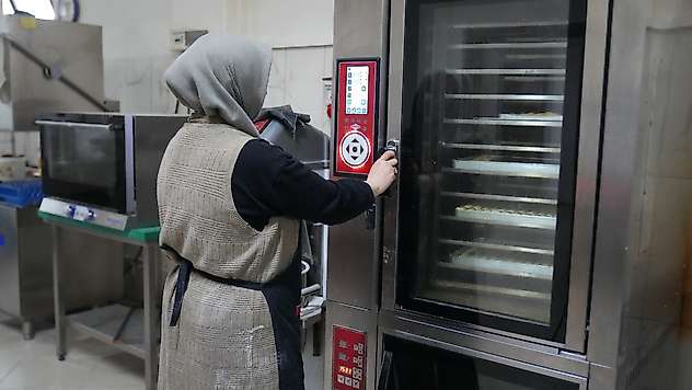 Battalgazi'de Bayram Tatlıları Kadın Emeğiyle Hazırlanıyor