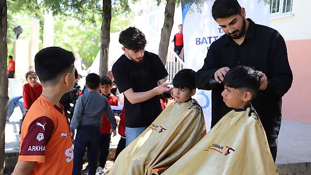 Battalgazi'de Çocuklara Bayram Öncesi Ücretsiz Tıraş Desteği
