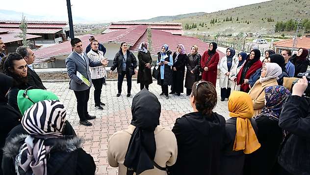Battalgazi'de Projeler Yerinde Tanıtıldı: Kadın Kollarından Tam Not
