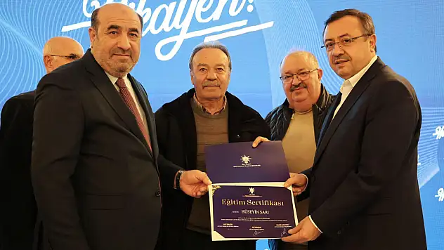 Battalgazi'de 'Teşkilat Akademisi' Tamamlandı: Mahalle Başkanlarına Sertifika Verildi