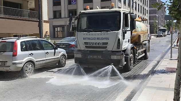 Battalgazi'den Akpınar Çarşısı'nda Kapsamlı Temizlik Seferberliği