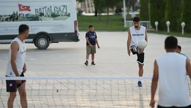 Battalgazi Gençlik Sporla Buluştu: Ayak Tenisi Turnuvası ve Zafer Türküleri
