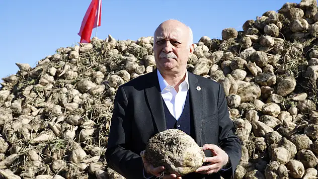 Bayraktar, Aksaray'da şekerpancarı hasat törenine katıldı