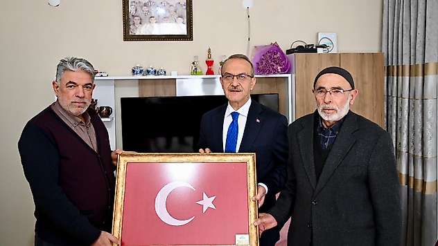 Bayramda Anlamlı Ziyaret: Vali Yavuz Şehit Aileleriyle Buluştu