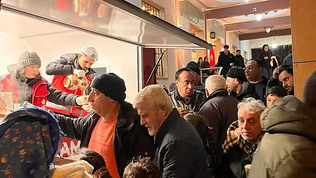 Berat Kandilinde Paylaşma ve Dayanışma: Vakıflardan Anlamlı Etkinlik