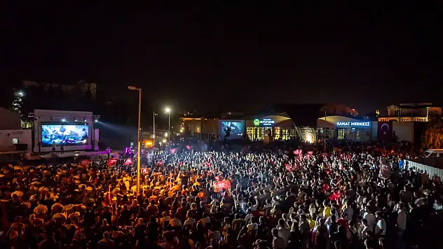 Binlerce Malatyalı Sanat Sokağında Tek Yürek Oldu