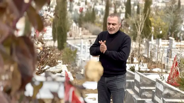 Bir babanın mezarlıkta bitmeyen acısı